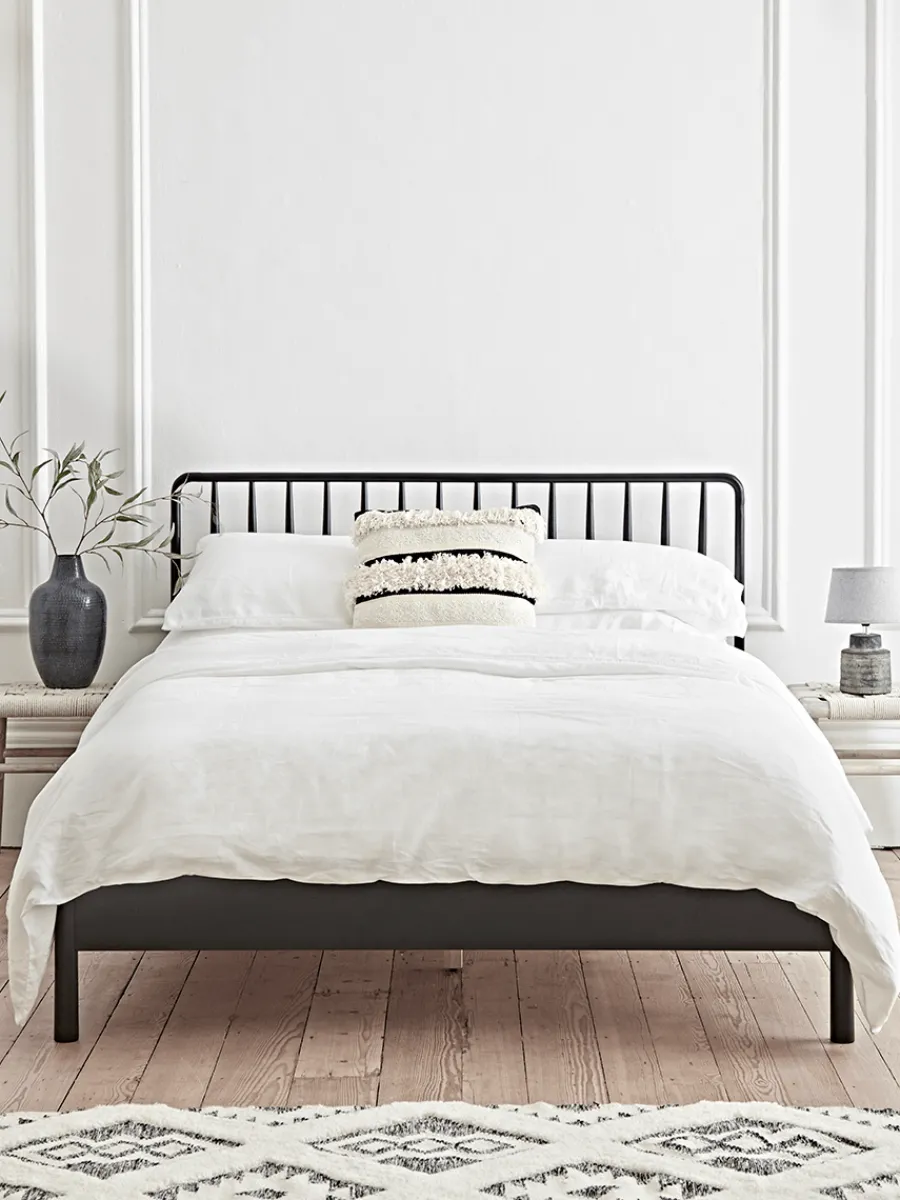 Cox & Cox Beds, Headboards & Mattresses<Bergen Oak Double Bed - Black