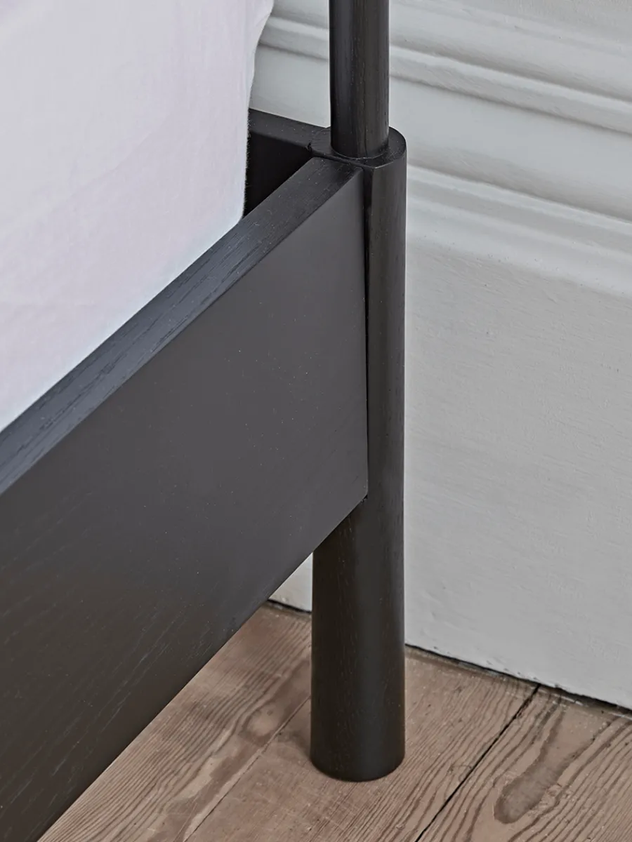 Cox & Cox Beds, Headboards & Mattresses<Bergen Oak Double Bed - Black