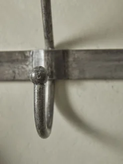 Cox & Cox Hardware|Hooks & Hook Racks<Distressed Industrial Metal Hooks - Medium