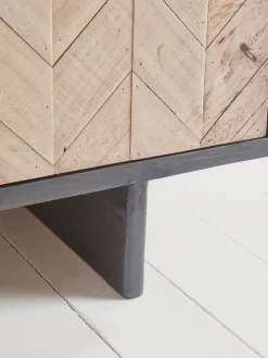 Cox & Cox Media Units<Hollis Media Unit