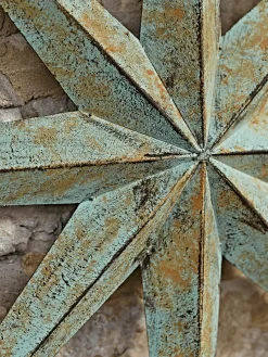 Cox & Cox Decorative Outdoors<Outdoor Distressed Compass