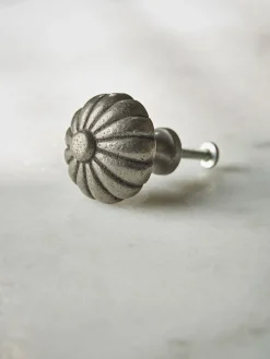 Cox & Cox Hardware<Scalloped Knob - Cast Iron