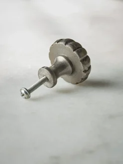 Cox & Cox Hardware<Scalloped Knob - Cast Iron