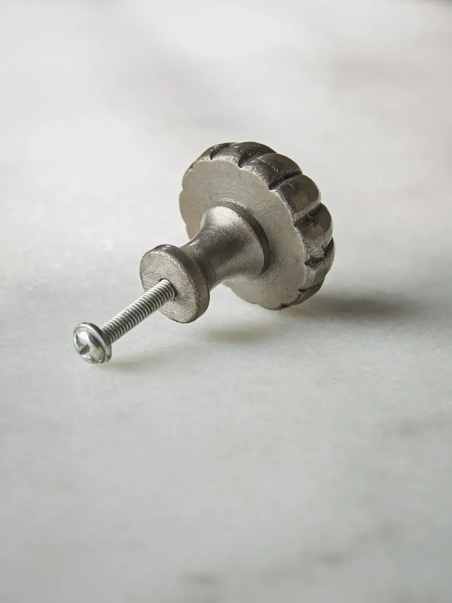 Cox & Cox Hardware<Scalloped Knob - Cast Iron