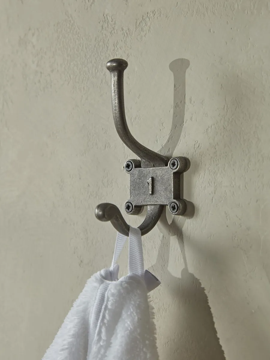 Cox & Cox Hardware|Hooks & Hook Racks<Six Numbered Coat Hooks - Antique Iron