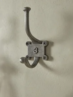 Cox & Cox Hardware|Hooks & Hook Racks<Six Numbered Coat Hooks - Antique Iron