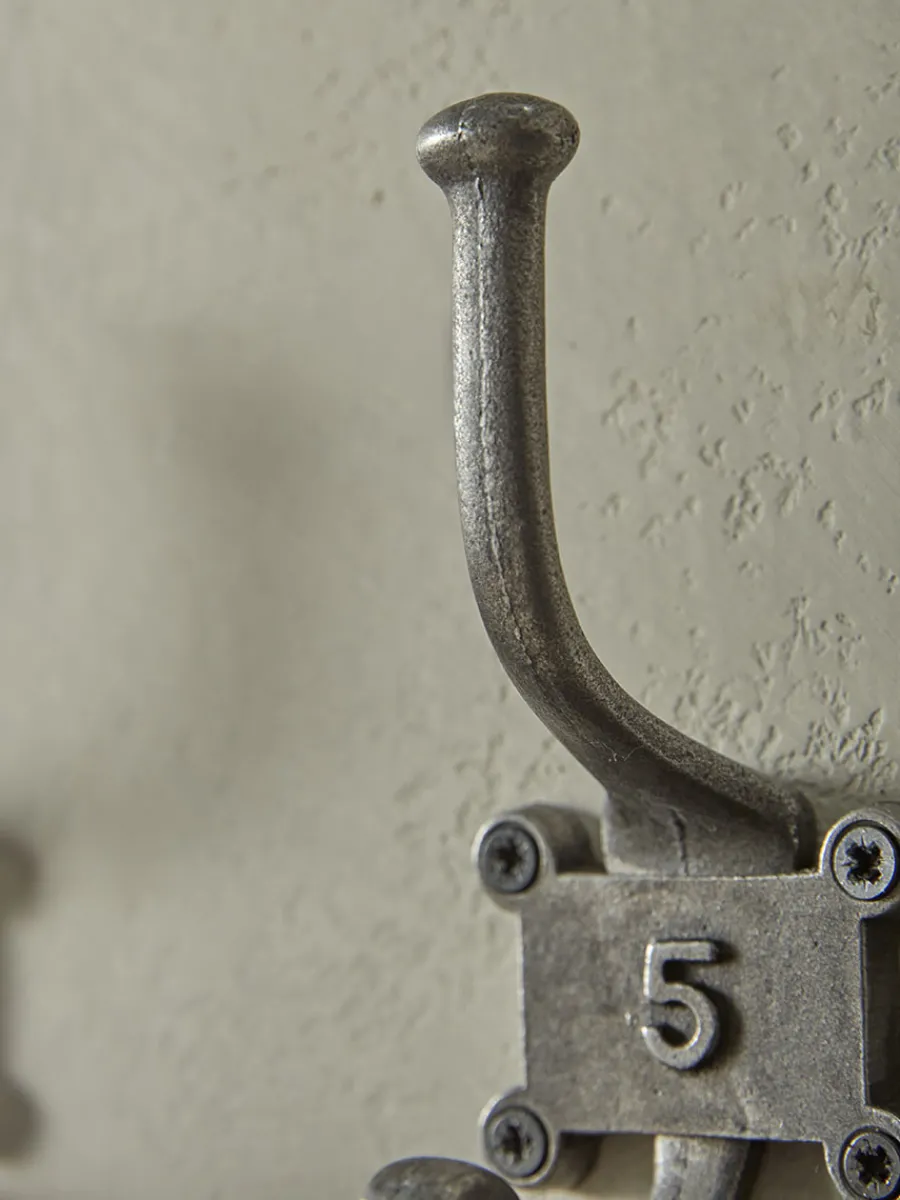 Cox & Cox Hardware|Hooks & Hook Racks<Six Numbered Coat Hooks - Antique Iron