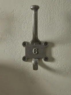 Cox & Cox Hardware|Hooks & Hook Racks<Six Numbered Coat Hooks - Antique Iron