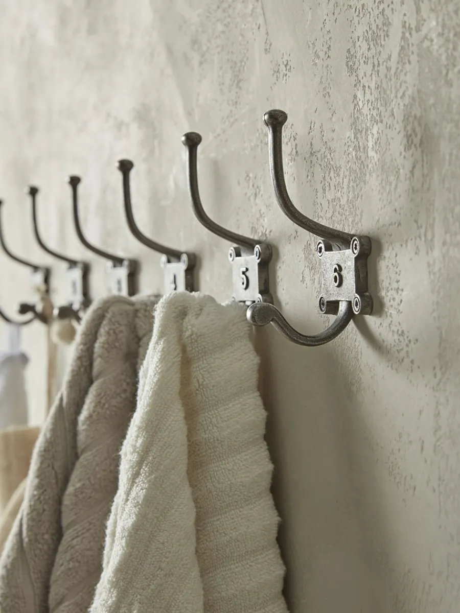 Cox & Cox Hardware|Hooks & Hook Racks<Six Numbered Coat Hooks - Antique Iron