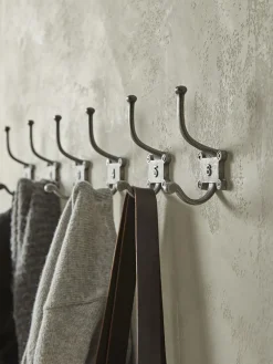 Cox & Cox Hardware|Hooks & Hook Racks<Six Numbered Coat Hooks - Antique Iron