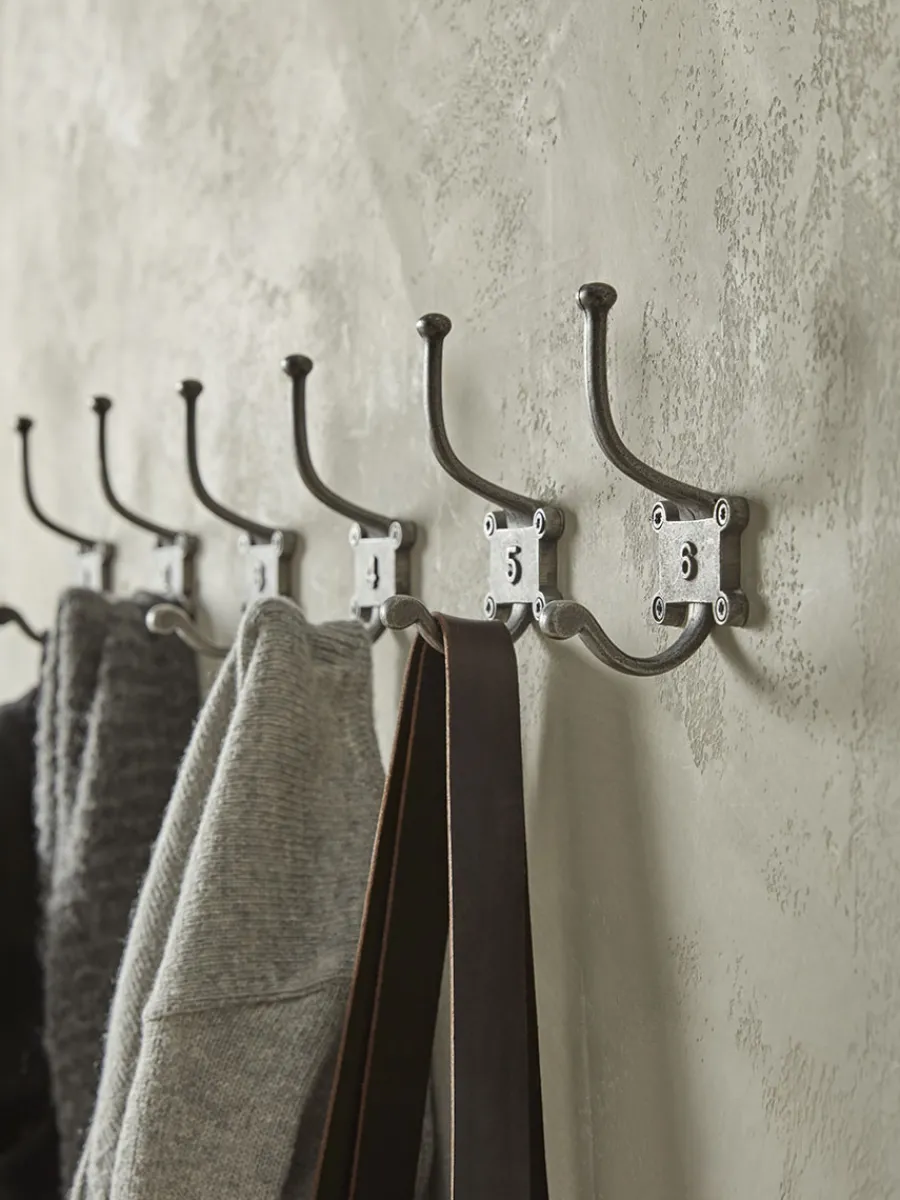 Cox & Cox Hardware|Hooks & Hook Racks<Six Numbered Coat Hooks - Antique Iron