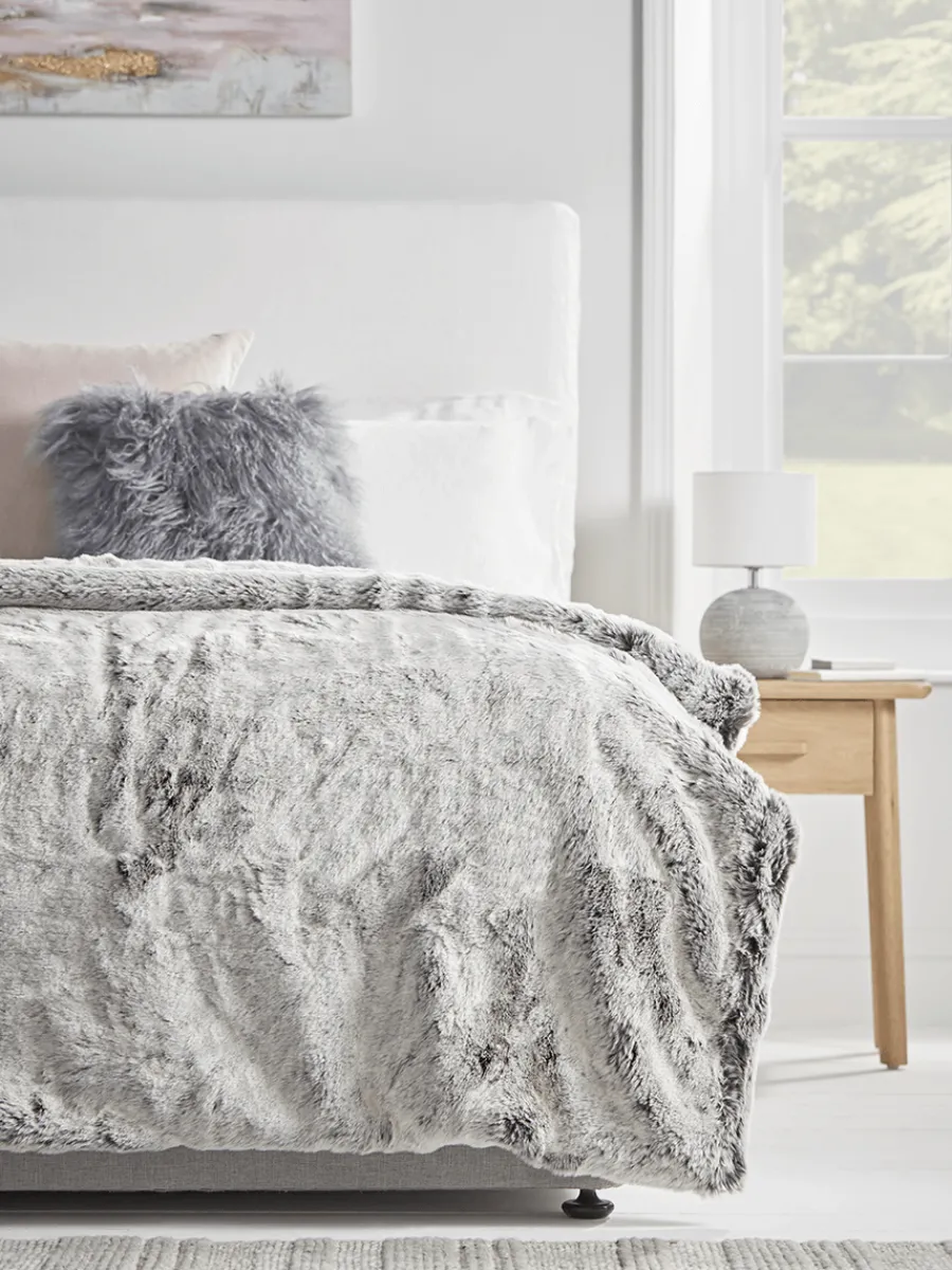 Cox & Cox Throws<Supersoft Faux Fur Throw - Husky